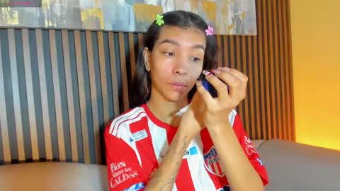 Laura online show from December 2025 12:43:01 PM