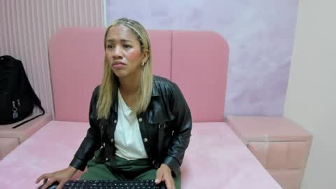 laura_aura26 online show from May 2026 02:11:01 PM