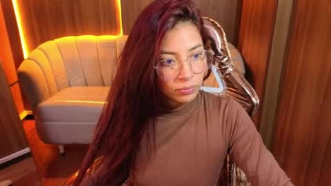 laura_b_ online show from April 2026 03:21:02 AM