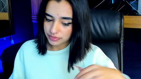 Snapshot of laura_badoo chatting on December 2024 01:49:01 PM Laura online show from December 2024 01:49:01 PM