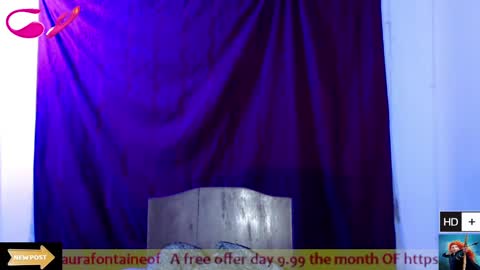 Snapshot of laura_fountain_ chatting on January 2025 11:15:02 PM weedcam Curly Laura OF    online show from January 2025 11:15:02 PM