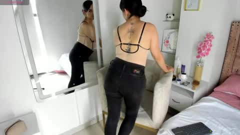 Snapshot of laura_hotties chatting on June 2026 06:12:01 PM laura hotties online show from June 2026 06:12:01 PM