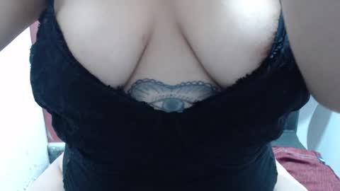  Laura  online show from November 2025 01:15:02 AM