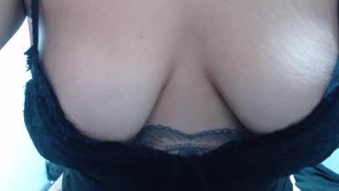  Laura  online show from February 2026 01:41:02 PM