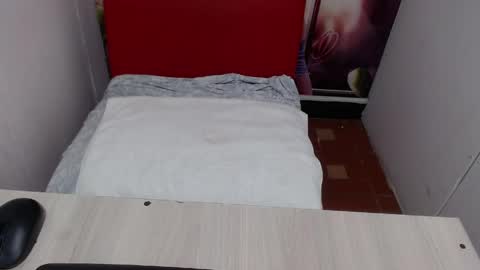  Laura  online show from April 2026 02:25:02 PM