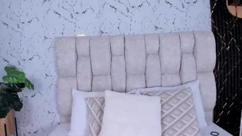 Snapshot of laura_ivy chatting on November 2025 12:27:02 PM LauraIvy online show from November 2025 12:27:02 PM