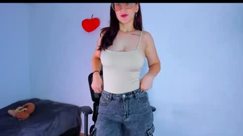 Snapshot of laura_ivy chatting on June 2026 01:15:01 PM LauraIvy online show from June 2026 01:15:01 PM