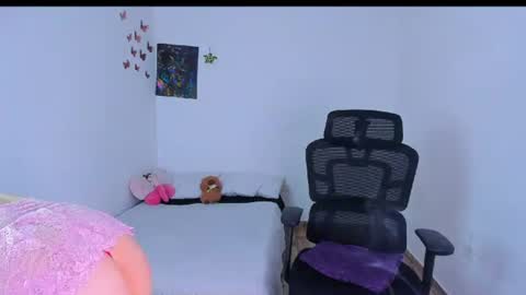 Snapshot of laura_ivy chatting on July 2026 01:30:02 PM LauraIvy online show from July 2026 01:30:02 PM