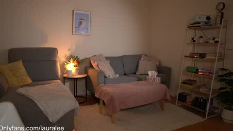Laura Lee. online show from May 2026 02:05:01 AM