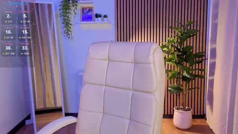 Miss Laura online show from October 2025 02:32:01 AM