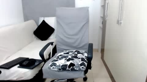 Laura online show from March 2025 02:41:01 AM