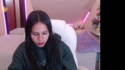 Laura Pink    online show from December 2024 09:22:02 PM