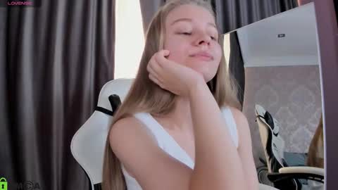 Snapshot of laura_pudd chatting on September 2025 10:14:01 AM Laura online show from September 2025 10:14:01 AM