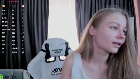 Snapshot of laura_pudd chatting on September 2025 02:21:01 PM Laura online show from September 2025 02:21:01 PM