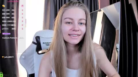 Snapshot of laura_pudd chatting on October 2025 01:56:02 PM Laura online show from October 2025 01:56:02 PM