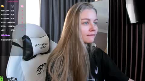 Snapshot of laura_pudd chatting on December 2025 09:51:01 AM Laura online show from December 2025 09:51:01 AM