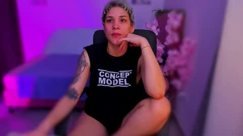 Laura Rose online show from November 2025 06:19:02 PM