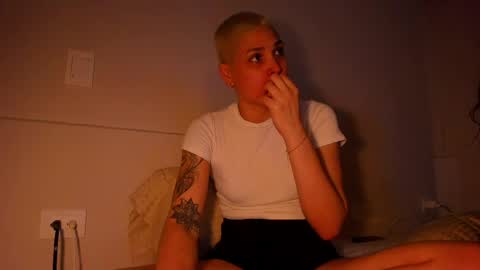 Snapshot of laura_r23 chatting on April 2026 03:09:02 AM Laura Rose online show from April 2026 03:09:02 AM
