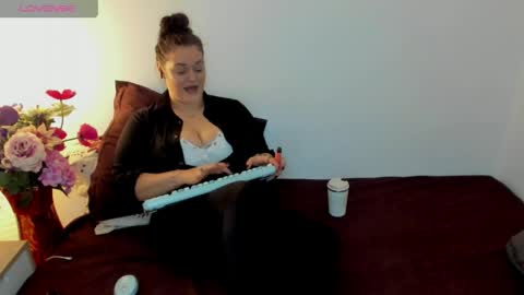 Laura online show from April 2026 10:32:01 PM