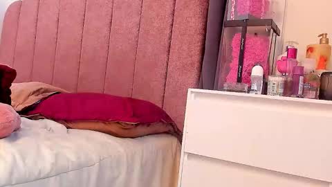 LAURA SOE online show from February 2026 09:24:01 PM