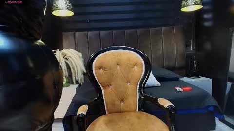 Laura wallets online show from February 2026 06:29:02 PM