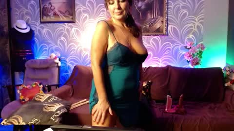 Snapshot of laurabenz chatting on December 2024 06:59:02 PM Laura online show from December 2024 06:59:02 PM