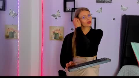 Laura Blue online show from January 2025 02:15:02 AM