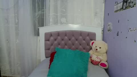lauracb          online show from January 2025 06:46:01 AM