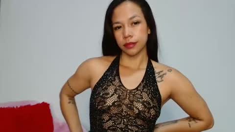 lauracb          online show from October 2025 05:03:02 AM