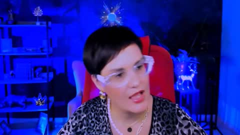 lauradavidsons online show from November 2025 01:14:02 PM