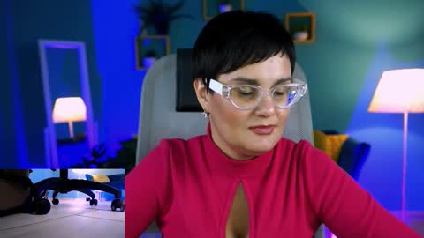 lauradavidsons online show from December 2025 07:29:02 PM