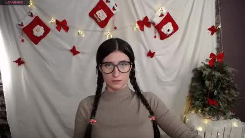 Laura online show from December 2024 12:01:02 PM