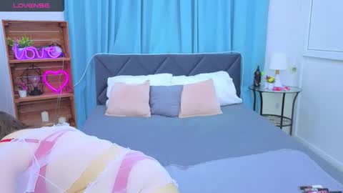 Snapshot of lauraellinss chatting on October 2025 07:05:02 AM Laura online show from October 2025 07:05:02 AM