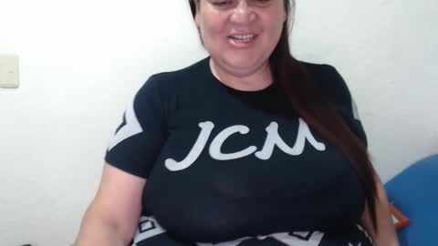 Snapshot of laurahotxx chatting on November 2025 04:07:01 PM LAURA online show from November 2025 04:07:01 PM