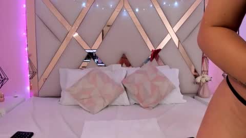 laura  online show from January 2026 09:09:01 PM