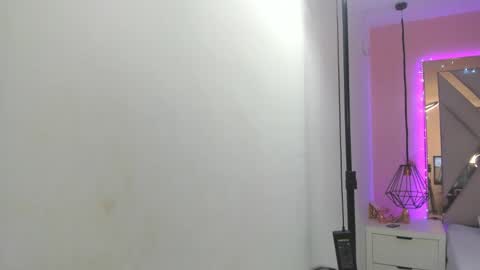 laura  online show from February 2026 06:11:01 PM