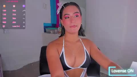 Snapshot of lauramayer chatting on July 2026 02:04:01 AM Laura Mayer online show from July 2026 02:04:01 AM