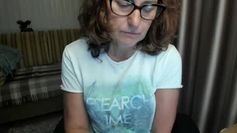 Lauraoven1 online show from August 2026 06:10:01 PM
