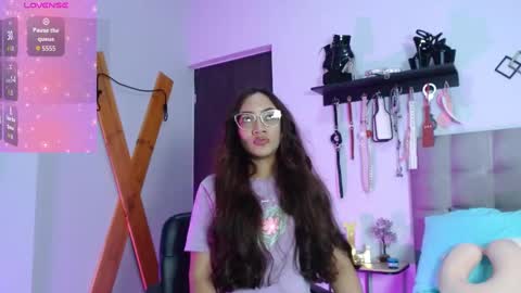 Snapshot of laureen_brown chatting on November 2025 04:40:02 PM Laura online show from November 2025 04:40:02 PM