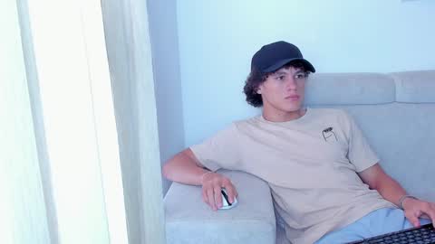 Snapshot of laureent__ chatting on January 2025 06:58:02 PM Laureent online show from January 2025 06:58:02 PM