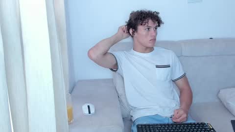 Snapshot of laureent__ chatting on February 2025 09:38:02 PM Laureent online show from February 2025 09:38:02 PM