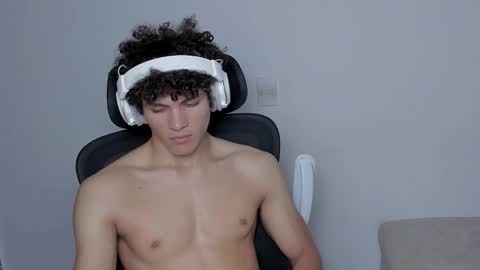 Snapshot of laureent__ chatting on November 2025 08:03:02 AM Laureent online show from November 2025 08:03:02 AM