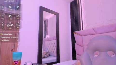 Laurem online show from September 2025 08:10:01 PM