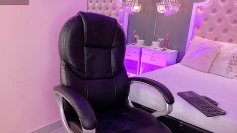 Snapshot of laurenbecker_ chatting on November 2025 02:22:02 AM Lauren online show from November 2025 02:22:02 AM