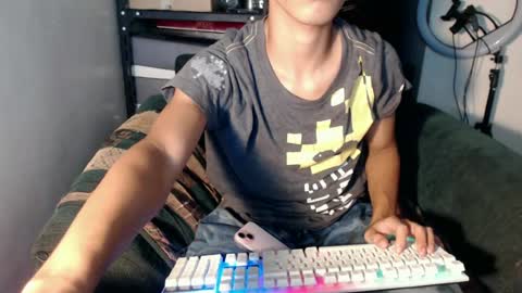 Snapshot of laurence_cuttieguyhere chatting on July 2026 04:37:02 AM laurence_cuttieguyhere online show from July 2026 04:37:02 AM