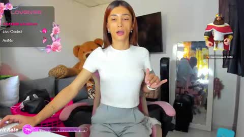 Snapshot of laurencesophiets chatting on June 2026 07:40:01 PM SF online show from June 2026 07:40:01 PM