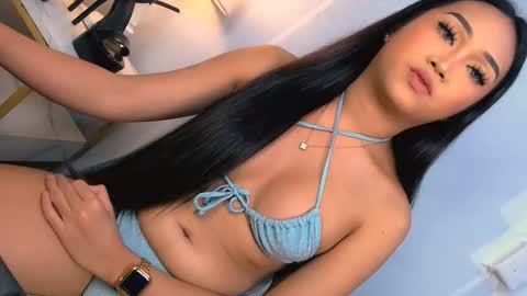 chloe3 online show from November 2025 06:32:01 PM