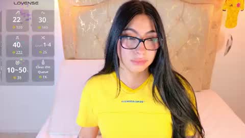 laurenn_smitth online show from June 2026 01:06:02 PM