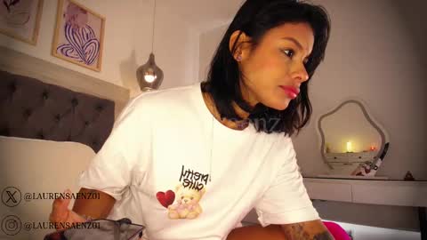 Lauren Saenz online show from September 2025 11:59:01 AM