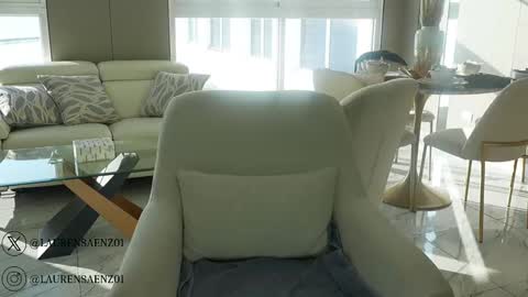 Lauren Saenz online show from October 2025 12:28:01 PM